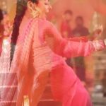 Neeru Bajwa Instagram - Mutiyaran song out Now Cinemas Worldwide on 15 th SEPTEMBER #buhebariyan @neerubajwa @nirmalrishiofficial @rubina.bajwa @udaypratapofficial @jagdeepsinghwarring @thite_santosh @sarla1990 @waheguru_academy @officialrupinder_rupi @gurpreetkaur.bhangu.5 @iseemakaushal @simonesinghp @baljinderkaur_ballu #jatinderkaur #dharminderkaur @jaswinderbrarofficial @neha12dayal @malkeetrauni @sukhwinderrajbuttar @parkashgadhu @ballibaljitofficial @sukhdevbarnala @actordeepakniaz @sandy24fps @munishomjee @uifilmsind @amit.juneja.12 @sunnyrajusa @bharat_raawat @designer.nitasha @mandeeptaunque @jatindersingh811 @binnu_sharma @praveenaawara @gurmohdamusic @veetbaljit @varunbansal08 @surinderbaba1 @ekam balluana @jyoti.nooran.1998 @gurmeetsinghhoffocial @Prabhbainsmusic @Chetsinghmusic @sembhyk @arvindchoreographer @ @tipspunjabi @tips @kumartaurani @girishkumart @itsneerubajwaentertainment #buhebariyan #bts #still #making #poster 📸@itskrajofficial