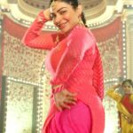 Neeru Bajwa Instagram - #Mutiyaran di taur vakhri te aaj phatte chak dene... Song OUT NOW only on @tipspunjabi YouTube Channel. Singer: @simran_bhardwajofficial Music: @gurmeetsinghhofficial Lyricist: #BalrajSagar #BuheBariyan @neerubajwa @nirmalrishiofficial @rubina.bajwa @udaypratapofficial @jagdeepsinghwarring @kumartaurani @girishkumart @thite_santosh @sarla1990 @waheguru_academy @officialrupinderrupi @gurpreetkaur.bhangu.5 @iseemakaushal @simonesinghp @baljinderkaur_ballu #jatinderkaur #dharminderkaur @anita.meet @jaswinderbrarofficial @neha12dayal @malkeetrauni @sukhwinderrajbuttar @parkashgadhu @ballibaljitofficial @actordeepakniaz @sandy24fps @munishomjee @uifilmsind @amit.juneja.12 @sunnyrajusa @bharat_raawat @designer.nitasha @mandeeptaunque @jatindersingh811 @binnu_sharma @praveenaawara @varunbansal08 @gurmeetsinghhofficial @Simran_bhardwajofficial @sembhyk @arvindchoreographer @itsneerubajwaentertainment @rachitsogani