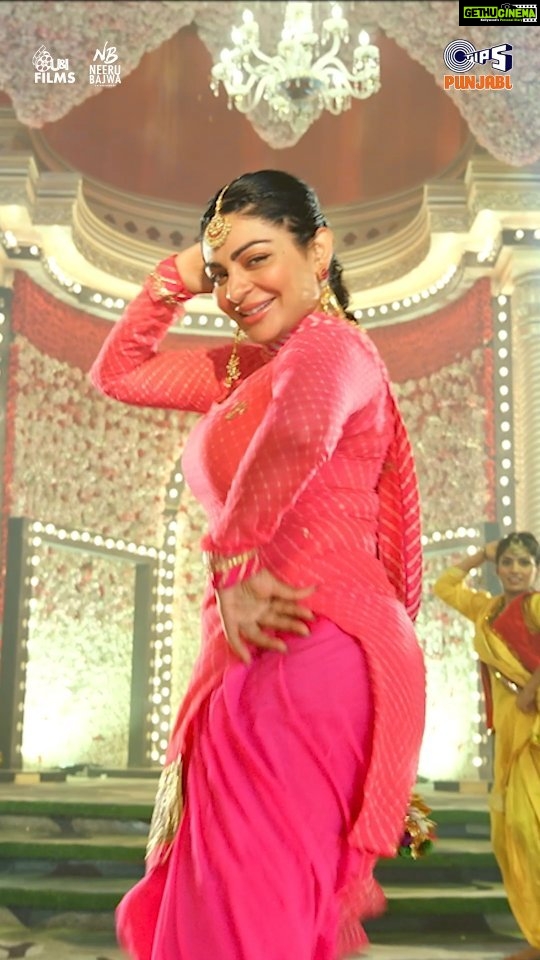 Neeru Bajwa Instagram - #Mutiyaran di taur vakhri te aaj phatte chak dene... Song OUT NOW only on @tipspunjabi YouTube Channel. Singer: @simran_bhardwajofficial Music: @gurmeetsinghhofficial Lyricist: #BalrajSagar #BuheBariyan @neerubajwa @nirmalrishiofficial @rubina.bajwa @udaypratapofficial @jagdeepsinghwarring @kumartaurani @girishkumart @thite_santosh @sarla1990 @waheguru_academy @officialrupinderrupi @gurpreetkaur.bhangu.5 @iseemakaushal @simonesinghp @baljinderkaur_ballu #jatinderkaur #dharminderkaur @anita.meet @jaswinderbrarofficial @neha12dayal @malkeetrauni @sukhwinderrajbuttar @parkashgadhu @ballibaljitofficial @actordeepakniaz @sandy24fps @munishomjee @uifilmsind @amit.juneja.12 @sunnyrajusa @bharat_raawat @designer.nitasha @mandeeptaunque @jatindersingh811 @binnu_sharma @praveenaawara @varunbansal08 @gurmeetsinghhofficial @Simran_bhardwajofficial @sembhyk @arvindchoreographer @itsneerubajwaentertainment @rachitsogani