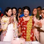 Neeru Bajwa Instagram - ਹਵਾ ਦੇ ਵਾਂਗ ਬੂਹੇ ਬਾਰੀਆਂ ‘ਚੋਂ ਲੰਘ ਜਾ ਇਕ ਦਿਨ ਦੀਵਾਰਾਂ ਵਿਚ ਘਿਰੇ ਰਹਿਣਾ ਤੇਰਾ ਅੰਦਾਜ਼ ਕਿਉਂ ਹੋਵੇ 🧿#BuheBariyan in Cinemas Worldwide on 15 th SEPTEMBER Music only on @tipspunjabi YouTube Channel! #buhebariyan @neerubajwa @nirmalrishiofficial @rubina.bajwa @udaypratapofficial @jagdeepsinghwarring @thite_santosh @sarla1990 @waheguru_academy @officialrupinderrupi @gurpreetkaur.bhangu.5 @iseemakaushal @simonesinghp @baljinderkaur_ballu #jatinderkaur #dharminderkaur @anita.meet @jaswinderbrarofficial @neha12dayal @malkeetrauni @sukhwinderrajbuttar @parkashgadhu @ballibaljitofficial @actordeepakniaz @sandy24fps @munishomjee @uifilmsind @amit.juneja.12 @sunnyrajusa @bharat_raawat @designer.nitasha @mandeeptaunque @jatindersingh811 @binnu_sharma @praveenaawara @gurmohdamusic @veetbaljit_ @Harinderkour5 @varunbansal08 @surinderbaba1 @ekam_balluana @jyoti.nooran.1998 @gurmeetsinghhofficial @Prabhbainsmusic @Chetsinghmusic @Simran_bhardwajofficial @sembhyk @arvindchoreographer @tips @kumartaurani @girishkumart @ rachitsogani @itsneerubajwaentertainment