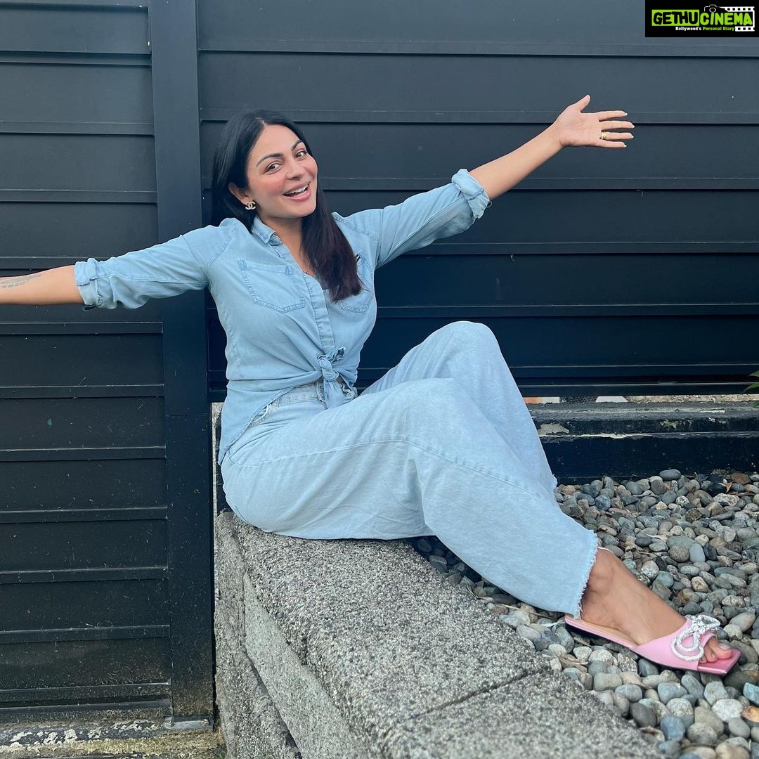 Neeru Bajwa Instagram - PREM KAUR aaj bahut kush ah… bahut bahut thanvad #buhebariyan #trailer nu ehna pyaar dita tusi… keep sharing🙏🏼 Te ha..mujko Raana Ji maaf karna 😂😂 #linkinbio In a theatre near you #sept15 Team am so proud of us! 🧿#BuheBariyan in Cinemas Worldwide on 15 th SEPTEMBER Music only on @tipspunjabi YouTube Channel! #buhebariyan @neerubajwa @nirmalrishiofficial @rubina.bajwa @udaypratapofficial @jagdeepsinghwarring @thite_santosh @sarla1990 @waheguru_academy @officialrupinderrupi @gurpreetkaur.bhangu.5 @iseemakaushal @simonesinghp @baljinderkaur_ballu #jatinderkaur #dharminderkaur @anita.meet @jaswinderbrarofficial @neha12dayal @malkeetrauni @sukhwinderrajbuttar @parkashgadhu @ballibaljitofficial @actordeepakniaz @sandy24fps @munishomjee @uifilmsind @amit.juneja.12 @sunnyrajusa @bharat_raawat @designer.nitasha @mandeeptaunque @jatindersingh811 @binnu_sharma @praveenaawara @gurmohdamusic @veetbaljit_ @varunbansal08 @surinderbaba1 @ekam_balluana @jyoti.nooran.1998 @gurmeetsinghhoffocial @Prabhbainsmusic @Chetsinghmusic @sembhyk @arvindchoreographer @tips @kumartaurani @girishkumart @itsneerubajwaentertainment rachitsogani @itsneerubajwaentertainmen