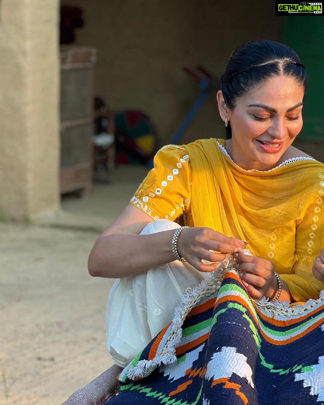 Neeru Bajwa Instagram - ☀️ @designer.nitasha #simran @hairbyramacoiffeur @rajamakeover #lovely #myassistant