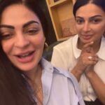 Neeru Bajwa Instagram – Kammi and Prem kaur di hogayi dosti ❤️ #buhebariyan