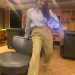 Neeru Bajwa Instagram – Prem Kaur kuch zyada hi kush ah…. #poser #buhebariyan ❤️

#inatheaternearyou