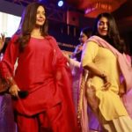 Neeru Bajwa Instagram - #buhebariyan team celebrate with @satindersatti ji @anmolgaganmaanofficial and @itsafsanakhan @birsinghmusic #sukhibrar ji💃🏻 #buhebariyan @neerubajwa @nirmalrishiofficial @rubina.bajwa @udaypratapofficial @jagdeepsinghwarring @thite_santosh @sarla1990 @officialrupinderrupi @gurpreetkaur.bhangu.5 @iseemakaushal @simonesinghp @baljinderkaur_ballu #jatinderkaur @official_dharmindermann @anita.meet @neha12dayal @jaswinderbrarofficial @officialsatwantkaur @sandy24fps @munishomjee @uifilmsind @amit.juneja.12 @sunnyrajusa @waheguru_academy @bharat_raawat @jyoti.nooran.1998 @gurmeetsinghhofficial @Harinderkour5 @uifilmsind @tips @kumartaurani @girishkumart @rachitsogani @itsneerubajwaentertainment