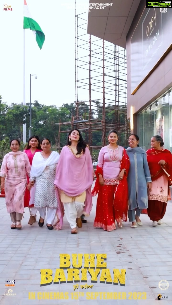 Neeru Bajwa Instagram - #nationalpolicewomanday 🥳 Team 💪🏾 #buhebariyan #sept15 #buhebariyan @neerubajwa @nirmalrishiofficial @rubina.bajwa @udaypratapofficial @jagdeepsinghwarring @thite_santosh @sarla1990 @officialrupinderrupi @gurpreetkaur.bhangu.5 @iseemakaushal @simonesinghp @itskrajofficial @baljinderkaur_ballu #jatinderkaur @official_dharmindermann @anita.meet @neha12dayal @jaswinderbrarofficial @officialsatwantkaur @sandy24fps @munishomjee @uifilmsind @amit.juneja.12 @sunnyrajusa @waheguru_academy @bharat_raawat @jyoti.nooran.1998 @gurmeetsinghhofficial @Harinderkour5 @uifilmsind @tips @kumartaurani @girishkumart @rachitsogani @itsneerubajwaentertainment