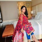 Neeru Bajwa Instagram - #buhebariyan #2days to go! 👗 @aliwarofficial 💁🏽‍♀️ @hairbyramacoiffeur