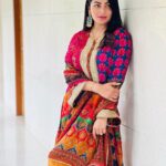 Neeru Bajwa Instagram - ❤️ good morning ❤️ #buhebariyan #sept15 👗 @harsimransaraiofficial 💍 @manimuktaajewels 💁🏽‍♀️ @hairbyramacoiffeur