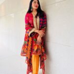 Neeru Bajwa Instagram - ❤️ good morning ❤️ #buhebariyan #sept15 👗 @harsimransaraiofficial 💍 @manimuktaajewels 💁🏽‍♀️ @hairbyramacoiffeur