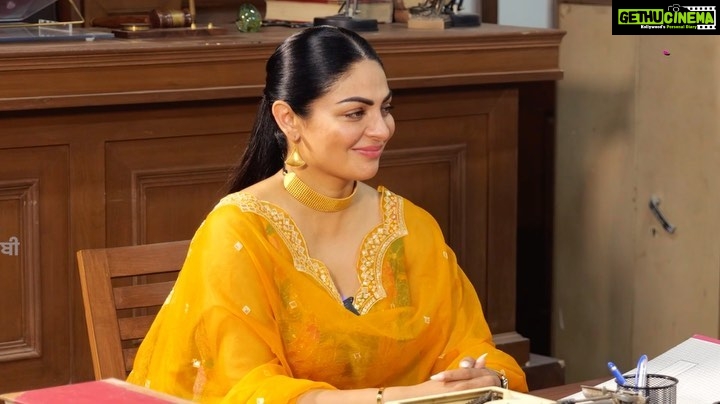 Neeru Bajwa Instagram - #buhebariyan khol k sadde naal ne @official_dharmindermann @gurpreetkaur.bhangu.5 @jaswinderbrarofficial @officialrupinderrupi @neerubajwa @rubina.bajwa @jagdeepsinghwarring @thite_santosh !!