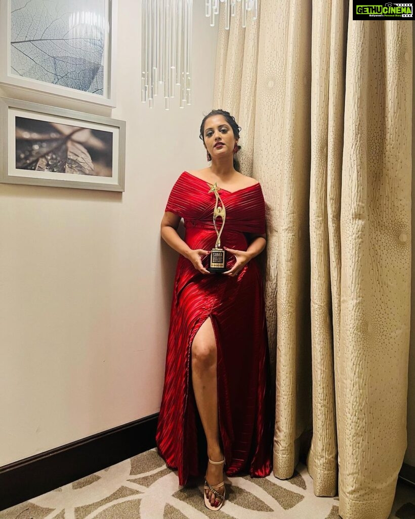 Neetha Ashok Instagram - Appreciation post ❤️ Thank you @siimawards and @ranadaggubati for presenting this precious award. Honoured 🙏🏻❤️ Pc ❤️🤗😘 @satishmesta Dress by @arulaa_by_rashmianooprao ❤️🤗🤗 Accessories @beadedtreasuresjewelry Makeup by @thatsmartmua Hair by @sara_theglamorous Dubai World Trade Centre, Dubai UAE