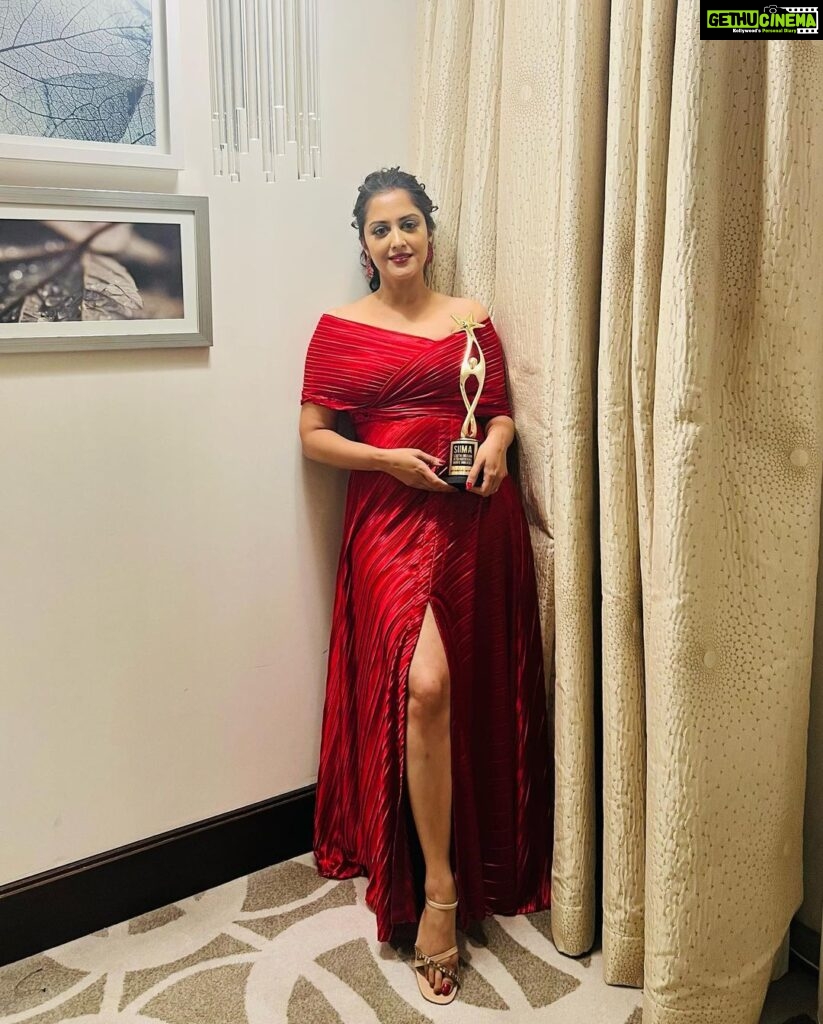 Neetha Ashok Instagram - To one Magical night ❤ @siimawards you will always be special, the way VR is.. First movie, First nomination and first award. The feeling is just magical. @kichchasudeepa sir and @anupsbhandari this wouldn’t have been possible without you both .. ever grateful for this and I owe it big time to you both.. 3+ years of dedication and love towards VR ❤ Thank you @neetha.vs and Priyakka for always being there and guiding me. Thank you @nirupbhandari aka Sanju for being the sweetest and the kindest co star. Thank you @williamdaviddop @shivakumarart @alankar.pandian @alwaysjani @ashik_kusugolli @sidmoolimani @ravishankar.gowda @chitkalabiradar @shettymayur24 @rai_sathwik @vickyvishya @makeup_sachin @thimmappa180 ❤ and the entire caste and crew of VR 🙏🏻❤🤗 Thank you god, Amma Appa @satishmesta for being my number one cheerleaders and support system ❤ Dubai World Trade Centre, Dubai UAE