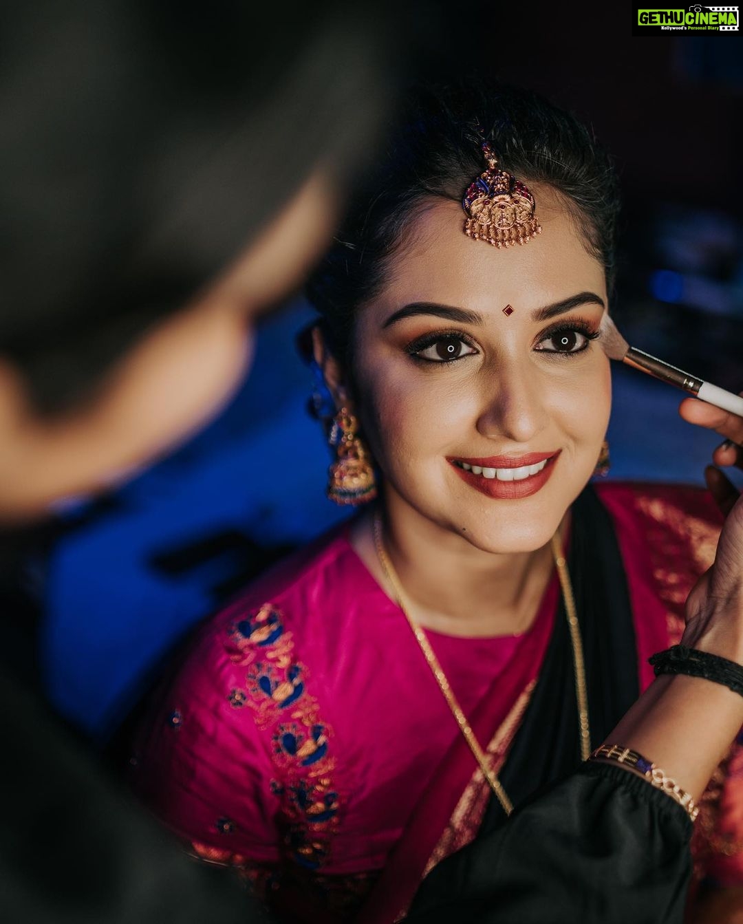 Neetha Ashok Instagram - 🙈Just going with the trend of GRWM photos 😂 for my wedding! (Couldn’t think of a caption😂) Blouse by @rishi_designs11 Mua @piya.artistry Video credit @pixel_stream Hair accessories @beadedtreasuresjewelry Bridal mehendi by @mehendistoriesbykiran Nails by @flamingonailsindia #bridesofbangalore #brides #southindianbrides #southindianweddings #indianwedding #indianbride #southindianjewellery #wedding #bridalmakeup #bridesofindia #southfashionstyle #silksaree #kanchipuramsaree #bridesofhydrabad #bridaljewellery #templejewellery #weddingphotography #sareelove #bridal #southindianfashion #bridalwear #makeup #married #justmarried #happytears #tearsworthymoment