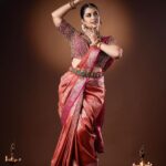 Neetha Ashok Instagram – HAPPY NAVRATRI 
The word “Navratri” is a combination of two words- ‘Nav’ meaning nine and ‘Ratri’ meaning night, During these nine days, nine different avatars of Maa Durga will be prayed to seek her blessings

Day 1 : THE COLOUR ORANGE 
THE GODDESS SHILAPUTRI
Navratri Day 1 holds an immense religious significance. This days marks the beginning of Navratri festivities. This day is dedicated to worship Goddess Shailputri. Goddess Shailputri is also known as Goddess Parvati who is the daughter of King Himalaya and Mother Maina. Goddess Shailputri mount on a bull with a flower in her left hand and trident in her right hand. She has divine powers of Lord Shiva, Lord Brahma and Lord Vishnu. She controls the planet Moon. 

Designer/ Styling : @vibbhinna 
Actress : @neethaashok01 
Mua : @artistryby_priyankaharish 
Photography: @dimaphotographystudio 
Concept : @_dha_rshiniii 
Jewels : @aabushanjewellery1941 

WE ARE INTO CUSTOMISATION , we customise from scratch i.e .., from Saree weaving to blouse perfect handwork selection.

#reelsinstagram #reelsviral #navaratri #navashakti #festival #festivalvibes #viibes #reelsviral #reelsvi̇ral #makeupartist #makeup #makeuptutorial #makeuplover #makeuplook #looks #looks #photoshoot #photooftheday #photography #photographer #photogram #photographers #makeupideas #navratri #goddess #customise #fashion #designer #styling #stylingprofile #customisesaree #vibbhinna