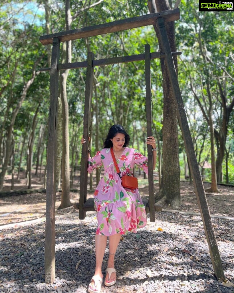 Neetha Ashok Instagram - Happy weekend y’all ❤ Pc: my unpaid photographer @satishmesta ❤ Dress: Bombay Paisley Bag: Zara Watch: Ulysse Nardin Footwear: Crocs (Holiday, vacation, Ubud, tropical, nature, greenery, sunburn)