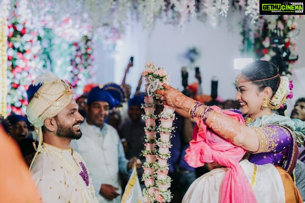 Neetha Ashok Instagram - Blessings 🥰 Bride & groom’s Costume designed, conceptualised & styled by @arulaa_by_rashmianooprao Mua by @piya.artistry Brides and grooms jewellery by @beadedtreasuresjewelry Pc @pixel_stream Bridal mehendi by @mehendistoriesbykiran Nails by @flamingonailsindia #married #justmarried #happytears #tearsworthymoment #bridesofbangalore #brides #southindianbrides #southindianweddings #indianwedding #indianbride #southindianjewellery #wedding #bridalmakeup #bridesofindia #southfashionstyle #silksaree #kanchipuramsaree #bridesofhydrabad #bridaljewellery #templejewellery #weddingphotography #sareelove #bridal #southindianfashion #bridalwear #makeup