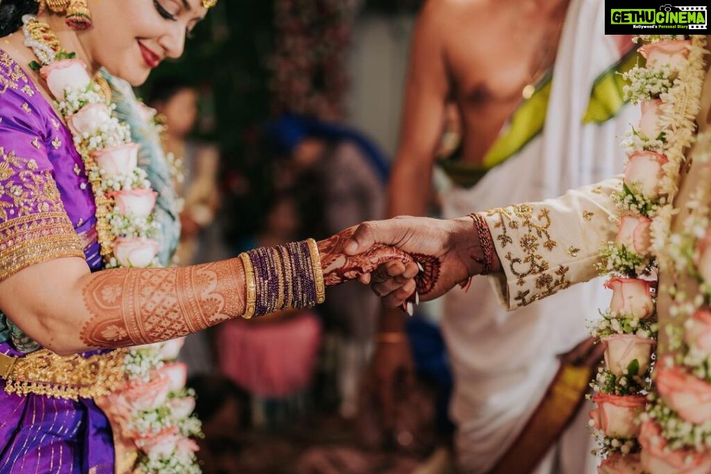 Neetha Ashok Instagram - Blessings 🥰 Bride & groom’s Costume designed, conceptualised & styled by @arulaa_by_rashmianooprao Mua by @piya.artistry Brides and grooms jewellery by @beadedtreasuresjewelry Pc @pixel_stream Bridal mehendi by @mehendistoriesbykiran Nails by @flamingonailsindia #married #justmarried #happytears #tearsworthymoment #bridesofbangalore #brides #southindianbrides #southindianweddings #indianwedding #indianbride #southindianjewellery #wedding #bridalmakeup #bridesofindia #southfashionstyle #silksaree #kanchipuramsaree #bridesofhydrabad #bridaljewellery #templejewellery #weddingphotography #sareelove #bridal #southindianfashion #bridalwear #makeup