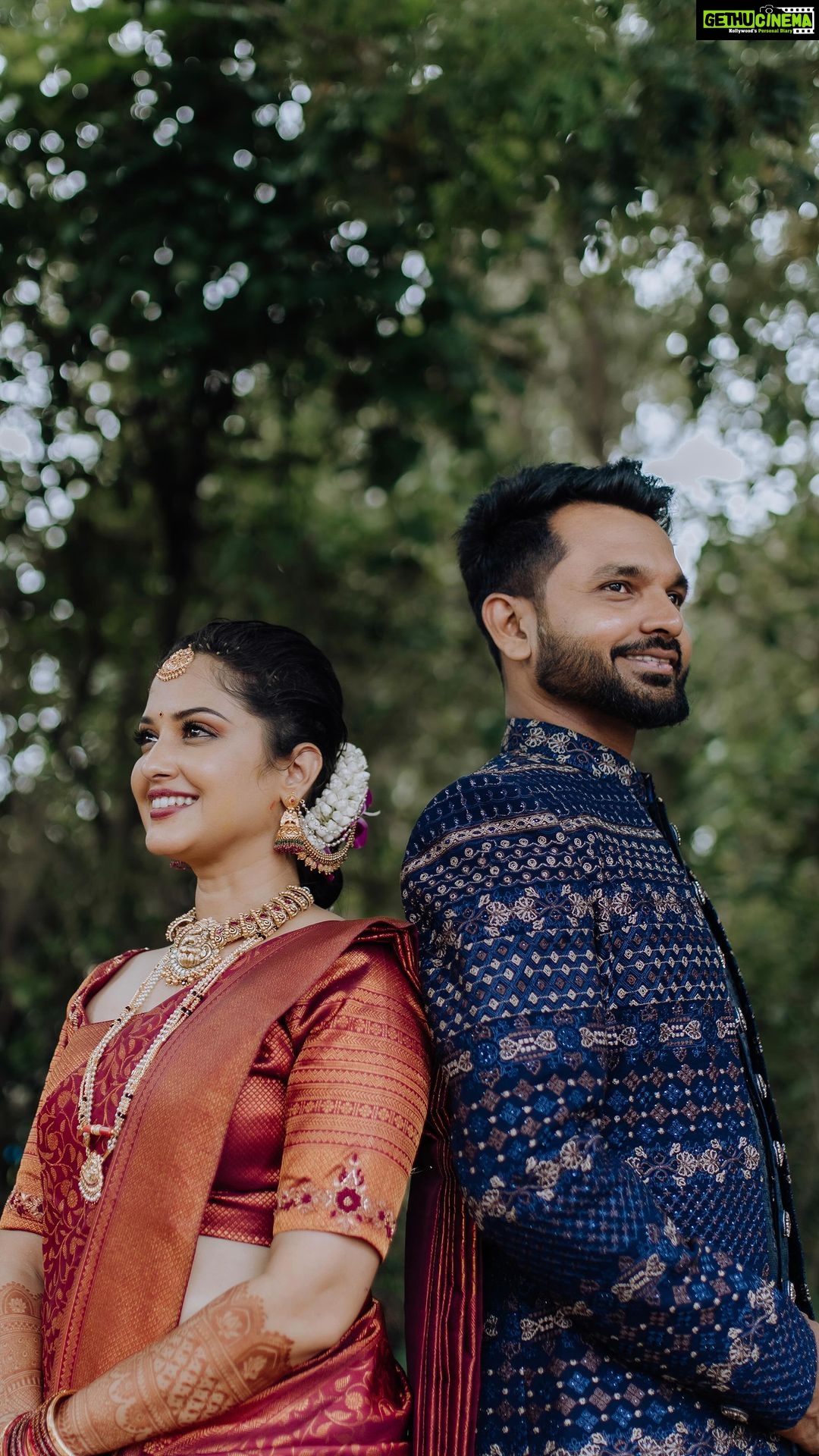 Neetha Ashok Instagram - Final look from the wedding π¬ Blouse by @arulaa_by_rashmianooprao Mua @piya.artistry Video credit @pixel_stream accessories by @beadedtreasuresjewelry Bridal mehendi by @mehendistoriesbykiran Nails by @flamingonailsindia #bridesofbangalore #brides #southindianbrides #southindianweddings #indianwedding #indianbride #southindianjewellery #wedding #bridalmakeup #bridesofindia #southfashionstyle #silksaree #kanchipuramsaree #bridesofhydrabad #bridaljewellery #templejewellery #weddingphotography #sareelove #bridal #southindianfashion #bridalwear #makeup #married #justmarried #happytears #tearsworthymoment