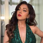 Neeti Mohan Instagram - #ChalTereIshqMein first time on stage 🎤🫶🏻🔥 👗@estera_trends Accessories @rubans.in Styling - @shreyandurjastyle