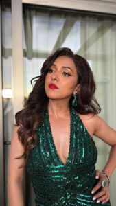 Neeti Mohan Instagram - #ChalTereIshqMein first time on stage 🎤🫶🏻🔥

👗@estera_trends 
Accessories @rubans.in 
Styling - @shreyandurjastyle