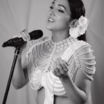 Neeti Mohan Instagram – Meri Jaan tum B&W mein aur bhi Rangeen dikhte ho 🔥

🎦 @souravsharmaofficial