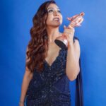 Neeti Mohan Instagram - Most Stylish musician ✌️ It’s my first style award after becoming a mother. And why not! To all the mommies out there keep your motherhood stylish. Thank you @realbollywoodhungama for a glamorous night. It was lovely performing at the event ✨ Gown - @bhawnaraoluxury Jewellery - @mozaati Style - @shreyandurjastyle Hair - @dwyessh_hairwizard Makeup - @ritickasjalan Photos - @vishwasgonsalves