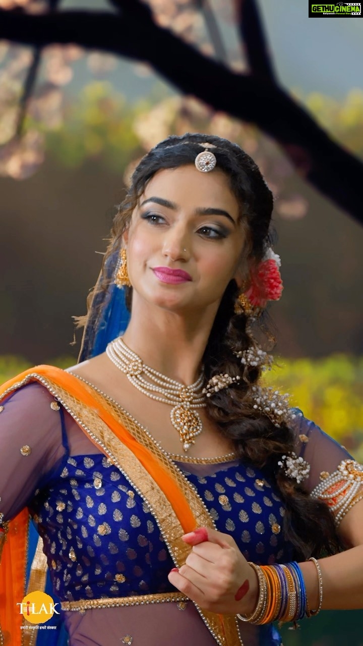 Neeti Mohan Instagram - भगवान श्री कृष्ण के जन्मोत्सव के पावन पर्व पर तिलक की विनम्र प्रस्तुति। नीति मोहन के अलौकिक स्वर और सिद्धार्थ अमित भावसार द्वारा संगीतबद्ध श्रीवल्लभाचार्य कृत मधुराष्टकम्। . . . . . . . #जन्माष्टमी #कृष्ण #मधुराष्टकम् #shreekrishna
