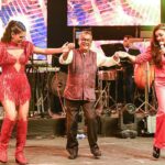 Neeti Mohan Instagram - When Papa came and danced with @mohansisterslive for the first time 😇🙌 These are the moments we live for! @mohanshakti @muktimohan @bms.brijmohan Kolkata