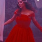 Neeti Mohan Instagram - #Imtihaan is one of the most special collaboration for me. Working on this track with super talented @epr_svnslas_iyer has been such an incredible experience. Hope you all like what we are bringing for you. This song is a perfect mix of soulful ragas and powerful rap.🎼🎶🎤 #Imtihaan is about to drop on #RoyalStagBoomBox Releasing 1st September, exclusively on @RoyalStagLiveItLarge and @Kaanphodmusic YouTube channels! #RoyalStag #RoyalStagBoombox #MTVIndia #LiveItLarge #GenerationLarge #Imtihaan