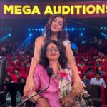 Neeti Mohan Instagram - Can’t keep calm as my Mamma dropped by on the sets of #SRGMP #Blessed 😇 Watch it with your mother, father and loved ones! Starting tonight is an incredible journey of dreams coming true. 📺 9pm✌️ @adityanarayanofficial @anumalikmusic @realhimesh @zeetv