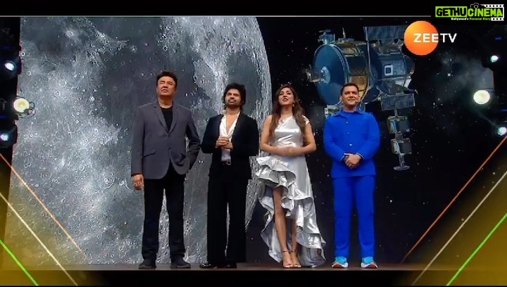 Neeti Mohan Instagram - India shining on the 🌝 🇮🇳🌹🙌 ISRO team ko Chandrayan-3 mission ke safalta pe dher saari badhai♥️ @Zeetv @isro.in