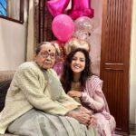 Neeti Mohan Instagram - Baa! As we celebrate your 91st Birthday. We feel fortunate that Aryaveer has a Great grand mother to pamper him. I wish to imbibe your compassion, wisdom and strength. You have been a complete woman who’s been an accomplished professional in the field of medicine and been a rock for the family. What a way to live and celebrate life! Best of both worlds! #goals 🙌✊
