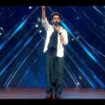 Neeti Mohan Instagram - Rik ki aawaaz ne bayaan kiye pyaar ke saare jazbaat aur paya hamare judges se sachcha aashiq hone ka kitaab! Dekhiye #SaReGaMaPa, 26th August se, Sat-Sun, raat 9 baje, sirf #ZeeTV par. #SRGMP2023 #NeetiMohan #AnuMalik #AdityaNarayan #HimeshReshammiya @anumalikmusic @realhimesh @neetimohan18 @adityanarayanofficial