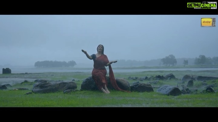 Neetu Chandra Instagram - VIDEO OUT TODAY !! Witness my debut as an ordinary Indian woman, embracing the life of a middle-class homemaker in India. This portrayal delves into the myriad responsibilities that come with managing a household. She’s a tireless juggler of tasks, often drained both physically and mentally. But amidst it all, one wonders: who’s tending to her own well-being? Who’s nurturing her freedom to smile, to laugh, and to dream? Here is the full video for you to watch. (https://youtu.be/7BwfNTUnsPM) Director: Nitin Neera Chandra (@nitinchandra25) Concept: Chandra Nisha (@chandra_nisha ) Producer: Nitu Chandra Srivastava & Nitin Neera Chandra Singers: Priya Mallick ( @priyamallickofficial ) Music Arrangements and Programming - Pranil More Guitars - Akash Pandagle Lyrics and Composition: Vivek Ranjan DOP: Kundan Arya (@aryakundan ) Editor: Nitin Neera Chandra @nitinchandra_25 Digital Media: Saurav Mishra Digital Grading (DI): Vishal Nair Costume N Styling: Abhishek Chandra Anuradha Nath (@aabhishekchandraa) Vocal and Guitars Recorded @ 7 Sonik Studio Mixing and Mastering: Ravi Jasraj/Kuber Studios Wardrobe Courtesy: Chidiya (@chidiyaaonline) Vocal and Guitars Recorded @7sonikstudio Video on Bejod Youtube