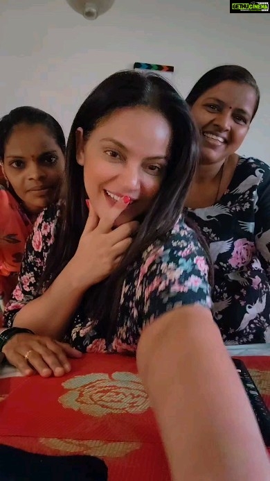 Neetu Chandra Instagram - What would I do without my house helps.. Archana, my housekeeper and my cook Meena ji 🙏❤️ Thank God for them. Because of them, I can complete my routines and follow my schedules!! I need them the most and I thank them every day without fail ❤️🙏🙏🙏 they are my support system. I hope you are thanking your support systems as well and treating them very well, respectfully... Mumbai, Maharashtra