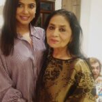 Neetu Chandra Instagram - Last evening was overwhelming and Heart touching. Met my dearest friend @smritimundhra lovely @ChandraMundhra and Smriti s little angel daughter Isabel after years, Isabel in particular... held her when she was tiny 1year old in my arms and then yesterday when she is 6 now. So proud that Smriti found soooo many fans in India through her extraordinary work on Netflix s original reality show..as a creator of INDIAN MATCHMAKING then ROMANTIC. In 2020 she was nominated at Oscar's for the Best Documentary short of her film St. Louis Superman. My association with Smriti is through Director Jagmohan Mundhra sir, whose last film was APARTMENT and I was the lead. Jag sir was a guide, a philosopher, a father figure for me, especially after I lost my father.. Jag sir use to tell me stories of Smriti s childhood and how he was so proud in everything Smriti does... Today, wherever you are, you must be witnessing your predictions Jag sir.. we all are so proud of her too.. A sister to me with so much warmth and care. Chandra Ji, Jag sir s wife, Smriti s mother.. a mother figure to me, a friend, my guardian in Los Angeles and a perfect picture of calmness, smile, warmth n humanity... Ever you ask her.. HOW ARE YOU CHANDRA JI, SHE WILL SAY, "I AM PERFECT," yes, INDEED.. YOU ARE ❤️🤗 Since we both are Chandra, people generally think she is my mother.. Love you Chandra Ji. You have an awesome extended family as well, all of them... I met yesterday and felt as if I already knew them. . Thank you so much for Never ending hugggggs, love and care. See you soon. . Love you 3... kisses kisses 💋 ❤️❤️🤗🤗🤗
