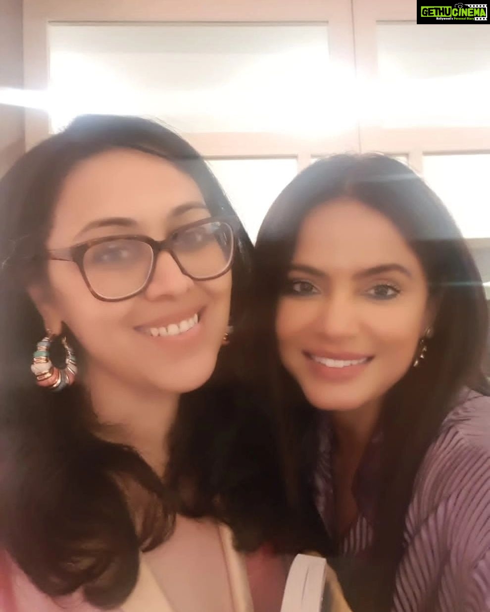 Neetu Chandra Instagram - Last evening was overwhelming and Heart touching. Met my dearest friend @smritimundhra lovely @ChandraMundhra and Smriti s little angel daughter Isabel after years, Isabel in particular... held her when she was tiny 1year old in my arms and then yesterday when she is 6 now. So proud that Smriti found soooo many fans in India through her extraordinary work on Netflix s original reality show..as a creator of INDIAN MATCHMAKING then ROMANTIC. In 2020 she was nominated at Oscar's for the Best Documentary short of her film St. Louis Superman. My association with Smriti is through Director Jagmohan Mundhra sir, whose last film was APARTMENT and I was the lead. Jag sir was a guide, a philosopher, a father figure for me, especially after I lost my father.. Jag sir use to tell me stories of Smriti s childhood and how he was so proud in everything Smriti does... Today, wherever you are, you must be witnessing your predictions Jag sir.. we all are so proud of her too.. A sister to me with so much warmth and care. Chandra Ji, Jag sir s wife, Smriti s mother.. a mother figure to me, a friend, my guardian in Los Angeles and a perfect picture of calmness, smile, warmth n humanity... Ever you ask her.. HOW ARE YOU CHANDRA JI, SHE WILL SAY, "I AM PERFECT," yes, INDEED.. YOU ARE β€οΈπ€ Since we both are Chandra, people generally think she is my mother.. Love you Chandra Ji. You have an awesome extended family as well, all of them... I met yesterday and felt as if I already knew them. . Thank you so much for Never ending hugggggs, love and care. See you soon. . Love you 3... kisses kisses π β€οΈβ€οΈπ€π€π€