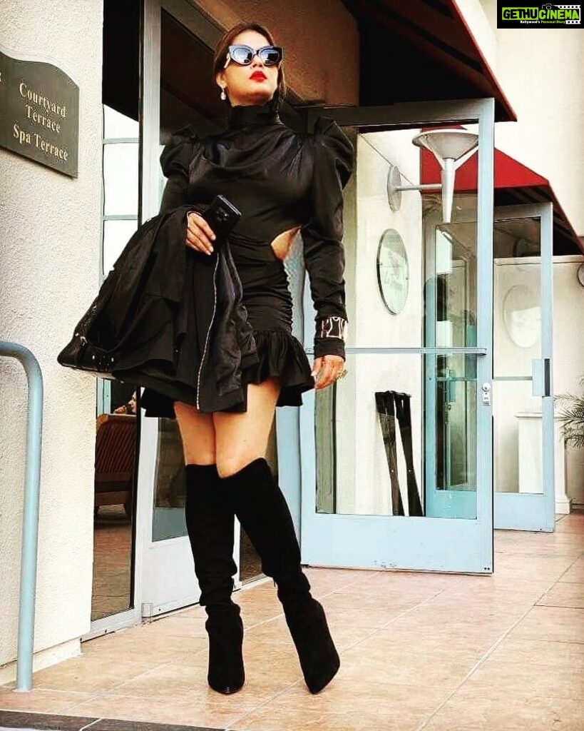 Neetu Chandra Instagram - 🤍 . . . . . . . . #nitu #neetu #shrivastava #neetushrivastava #nitushrivastava #nituchandra #chandra #girl #reeloftheday #basic #organics #ootd #style #stylish #fashion #trendingfashion #trendingstyle #modelling #models #latestmodel #latesshoot #lateststyle #styleicon #stylishicon #bollywoodicon