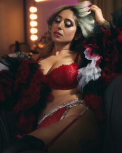 Neha Bhasin Instagram - Red is the colour of Love ❤️

Photographer @kevin.nunes.photography 
Makeup @makeoverby_anna 
Hair @hairstylistguddi.s 

#nehabhasin 
#boudoirphotography