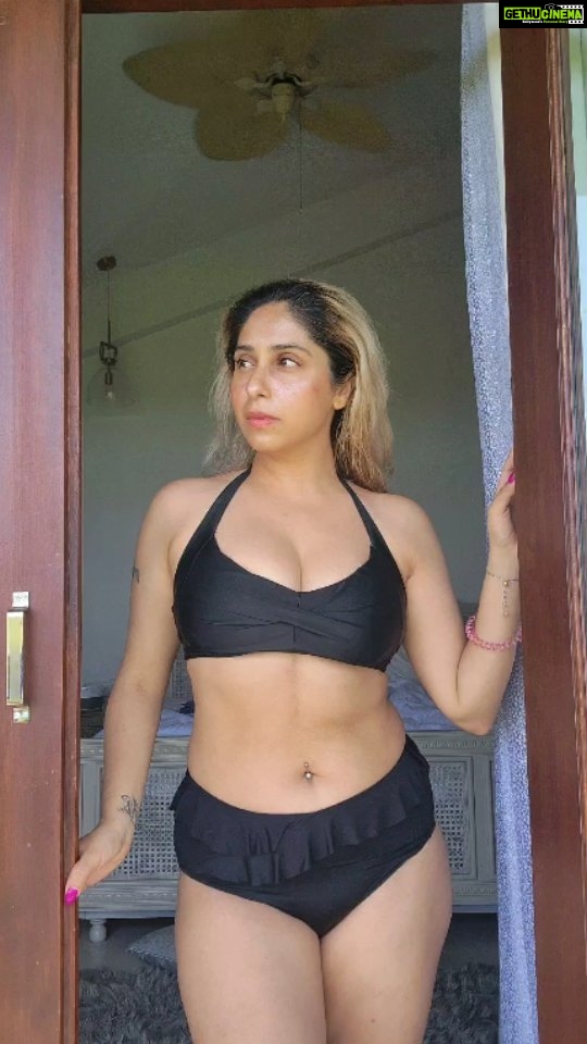 Neha Bhasin Instagram - Geela mann shayad goa mein hi chadd ayi hoon. Missing my pool, craving the silence and the sun kist bikini vibes. Untill we meet again :) Goa #nehabhasin