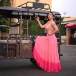 Neha Bhasin Instagram - Pink makes me happy. This look deserves its own reel. No? 📷 @himanshusharmaphotographyy Outfit @payalsinghal #Nehabhasin #chandigarh