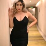 Neha Bhasin Instagram - I don't waste delicious food or tasty pictures. Good night Images @himanshusharmaphotographyy Hair @makeupnhairbyamitajuneja Outfit @thesource_buyorborrow #nehabhasin