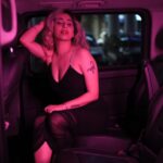 Neha Bhasin Instagram - Black is not a colour so I painted it pink 📷 @himanshusharmaphotographyy #nehabhasin