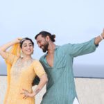 Neha Bhasin Instagram - प्यार के रिश्तों मैं , कुट कुट बाजरा, कौन पिसता है, आदमी या औरत ? बिनती है की प्यार से तर्क वितर्क करें ☺️! धन्यवाद 🙏🏽! . . . Direction & Edit : @terence_here 📸 : @sk_.click @nehabhasin4u #kutkutbajra #trendingaudio #nehabhasin #terencelewis #punjabifolksongs