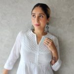 Neha Bhasin Instagram - Swachh Sunday 🙂 Earrings @k.raina #nehabhasin