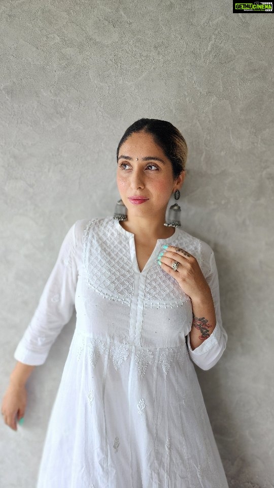 Neha Bhasin Instagram - Swachh Sunday 🙂 Earrings @k.raina #nehabhasin