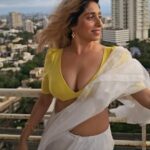 Neha Bhasin Instagram - Blame bollywood not me. Tip tip barsa pani meets chandini meets kaante nahin kathte minus baarish 😋 #nehabhasin