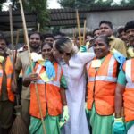 Neha Bhasin Instagram – Sab bmc karamchariyon ko mera Salaam @my_bmc

*Swachh Mumbai Majhi Mumbai*
Campaign in West ward Jurisdiction 
Officers Present 
DMC zone-5 Shri Harshad kale 
Assistant Commissioner Shri Vishvas Mote 
Ward Ex. Engineer M/W Shri Bembade 
EE & DO Shri. Sagar 
Asstt. Engineer Shri Santosh Nikalje
Asstt. Engineer Shri Deepak Madane
MOH Smt. Puja Desai
# Yogiraj Shetty # Paras Bajpai # Gaanesh Awasthi
#nehabhasin #swachhbharat