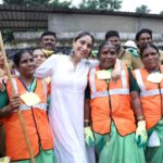 Neha Bhasin Instagram – Sab bmc karamchariyon ko mera Salaam @my_bmc

*Swachh Mumbai Majhi Mumbai*
Campaign in West ward Jurisdiction 
Officers Present 
DMC zone-5 Shri Harshad kale 
Assistant Commissioner Shri Vishvas Mote 
Ward Ex. Engineer M/W Shri Bembade 
EE & DO Shri. Sagar 
Asstt. Engineer Shri Santosh Nikalje
Asstt. Engineer Shri Deepak Madane
MOH Smt. Puja Desai
# Yogiraj Shetty # Paras Bajpai # Gaanesh Awasthi
#nehabhasin #swachhbharat