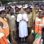 Neha Bhasin Instagram - Sab bmc karamchariyon ko mera Salaam @my_bmc *Swachh Mumbai Majhi Mumbai* Campaign in West ward Jurisdiction Officers Present DMC zone-5 Shri Harshad kale Assistant Commissioner Shri Vishvas Mote Ward Ex. Engineer M/W Shri Bembade EE & DO Shri. Sagar Asstt. Engineer Shri Santosh Nikalje Asstt. Engineer Shri Deepak Madane MOH Smt. Puja Desai # Yogiraj Shetty # Paras Bajpai # Gaanesh Awasthi #nehabhasin #swachhbharat